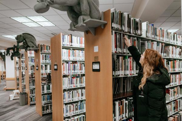 600x400_Female student in Molstead Library